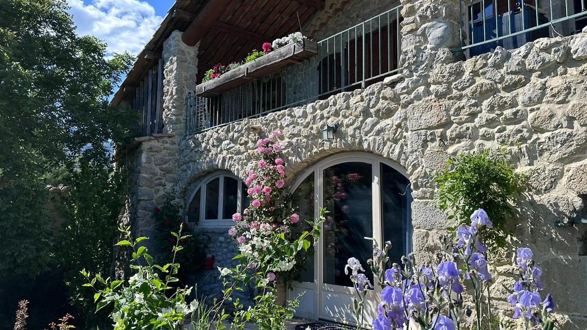 Villa Domaine Mont Saint Juan à Aspremont  Hébergement de vacances