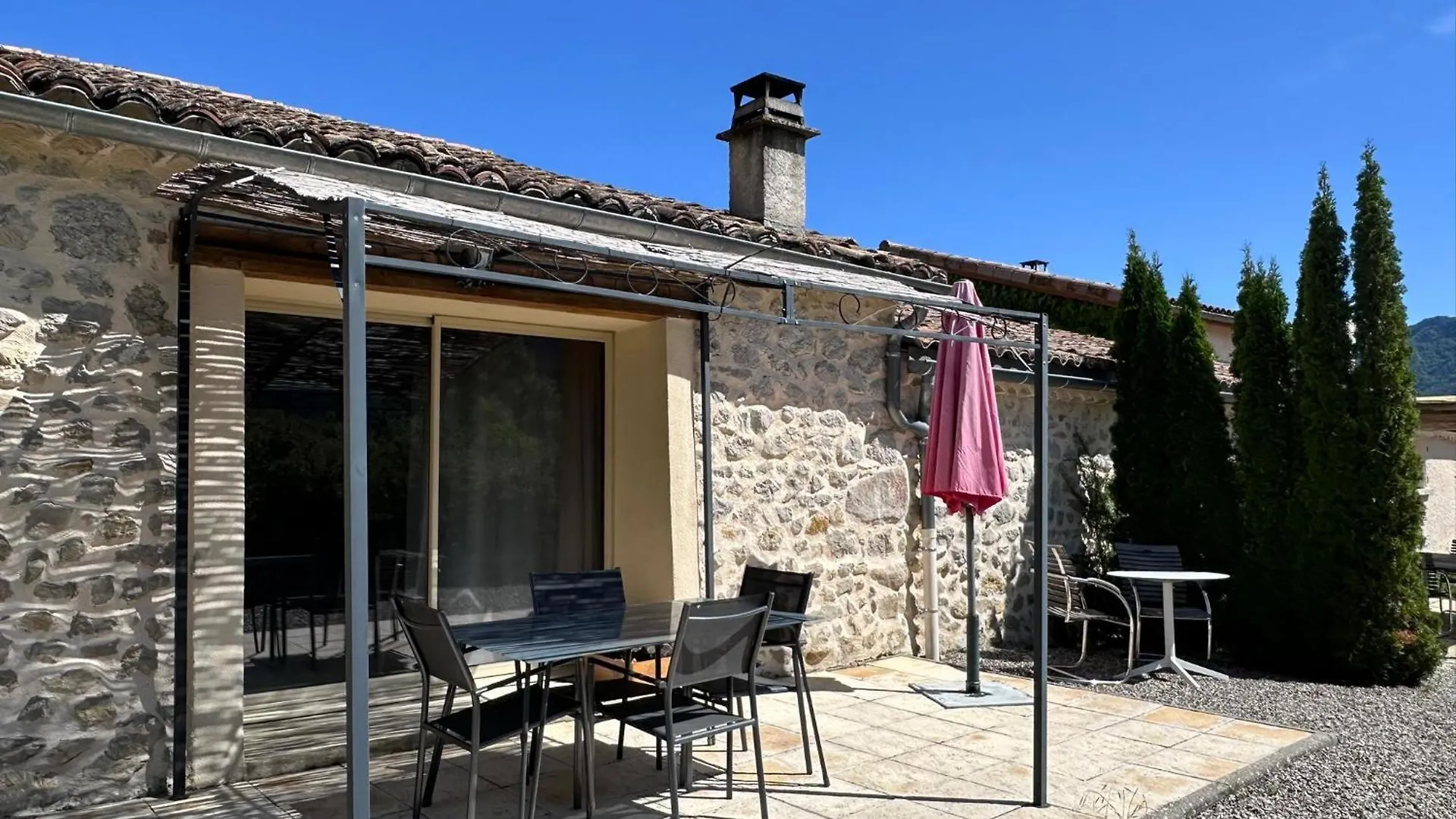 Villa Domaine Mont Saint Juan à Aspremont  Hébergement de vacances Aspremont (Hautes-Alpes)